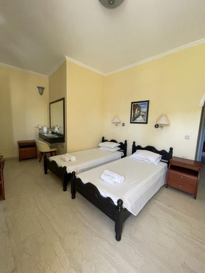 Christina Hotel Mesongí Buitenkant foto