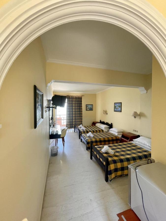 Christina Hotel Mesongí Buitenkant foto
