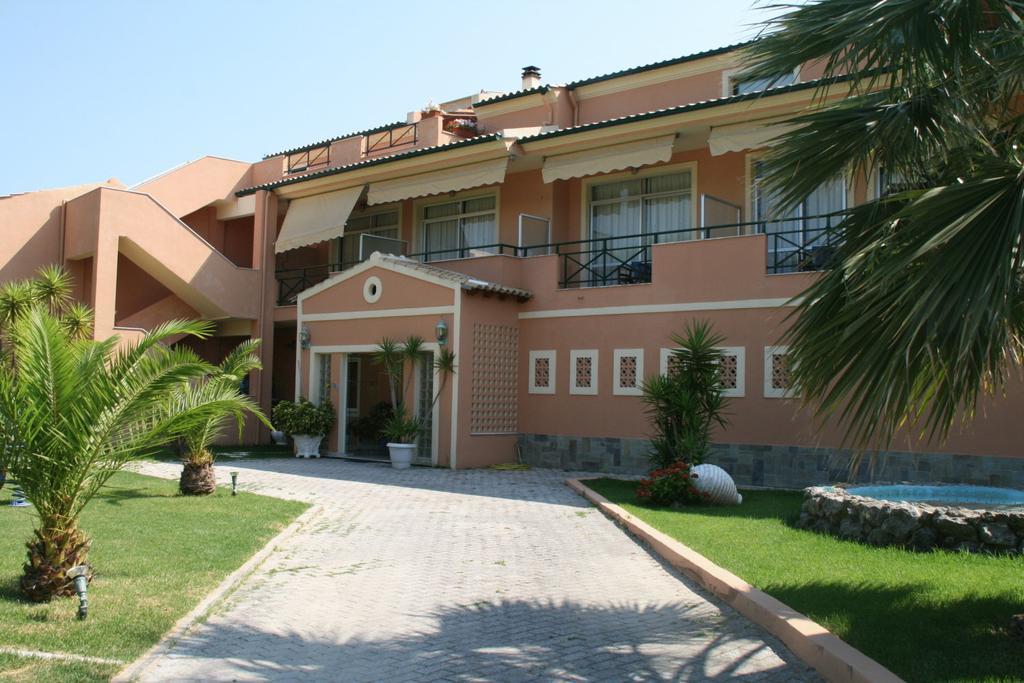 Christina Hotel Mesongí Buitenkant foto